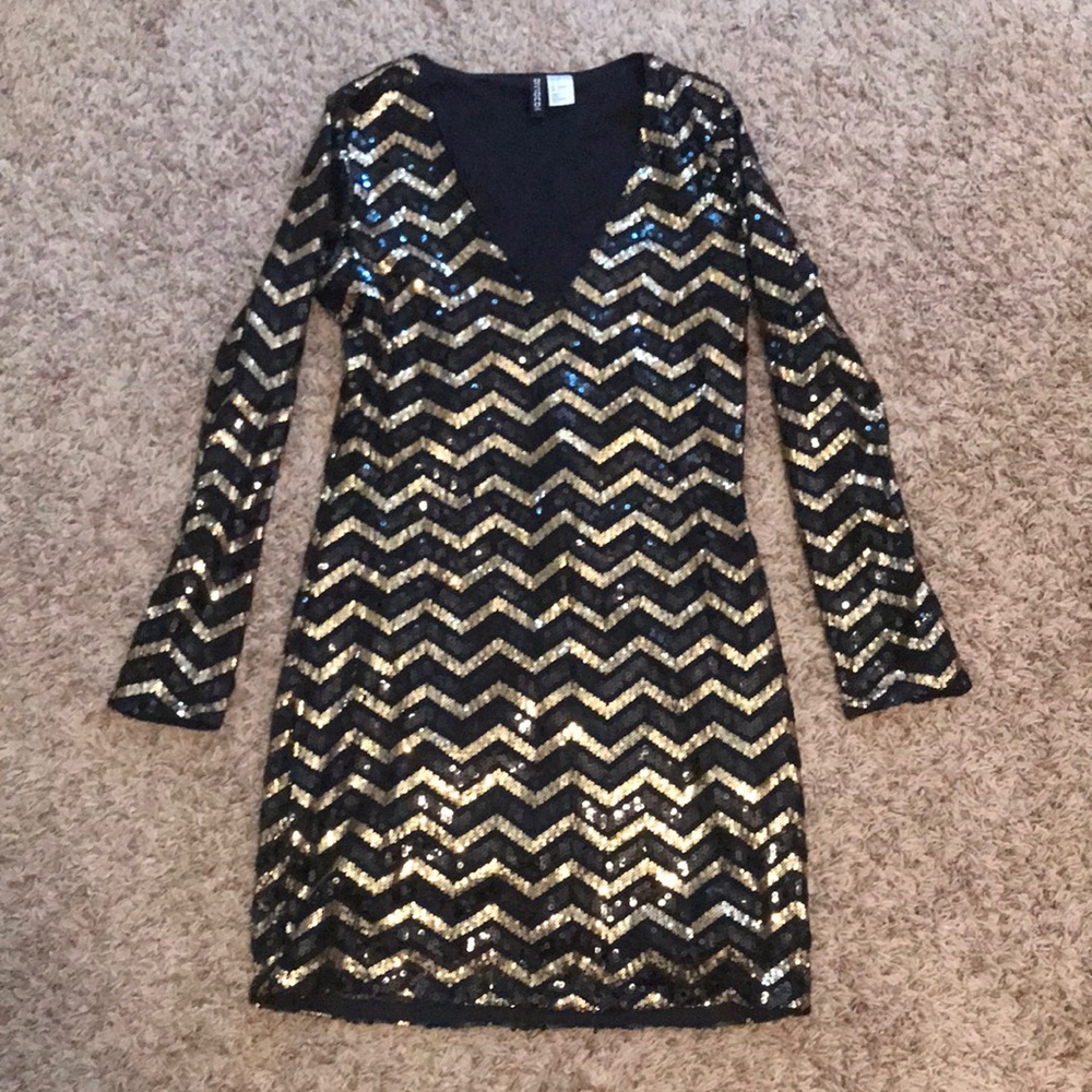 Black and gold long sleeve dress